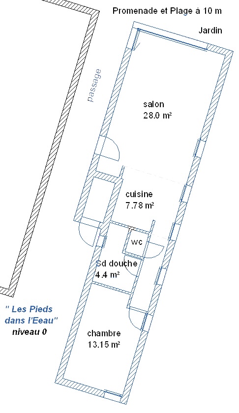 Plan for &quot;Le Cottage&quot; -huset i Asnelles, der viser haven, stuen, køkken, soveværelse og badeværelser. Luk adgangen til stranden.